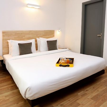 Oyo Townhouse 012 Kaushambi Metro Ghaziabad Hotel Luaran gambar