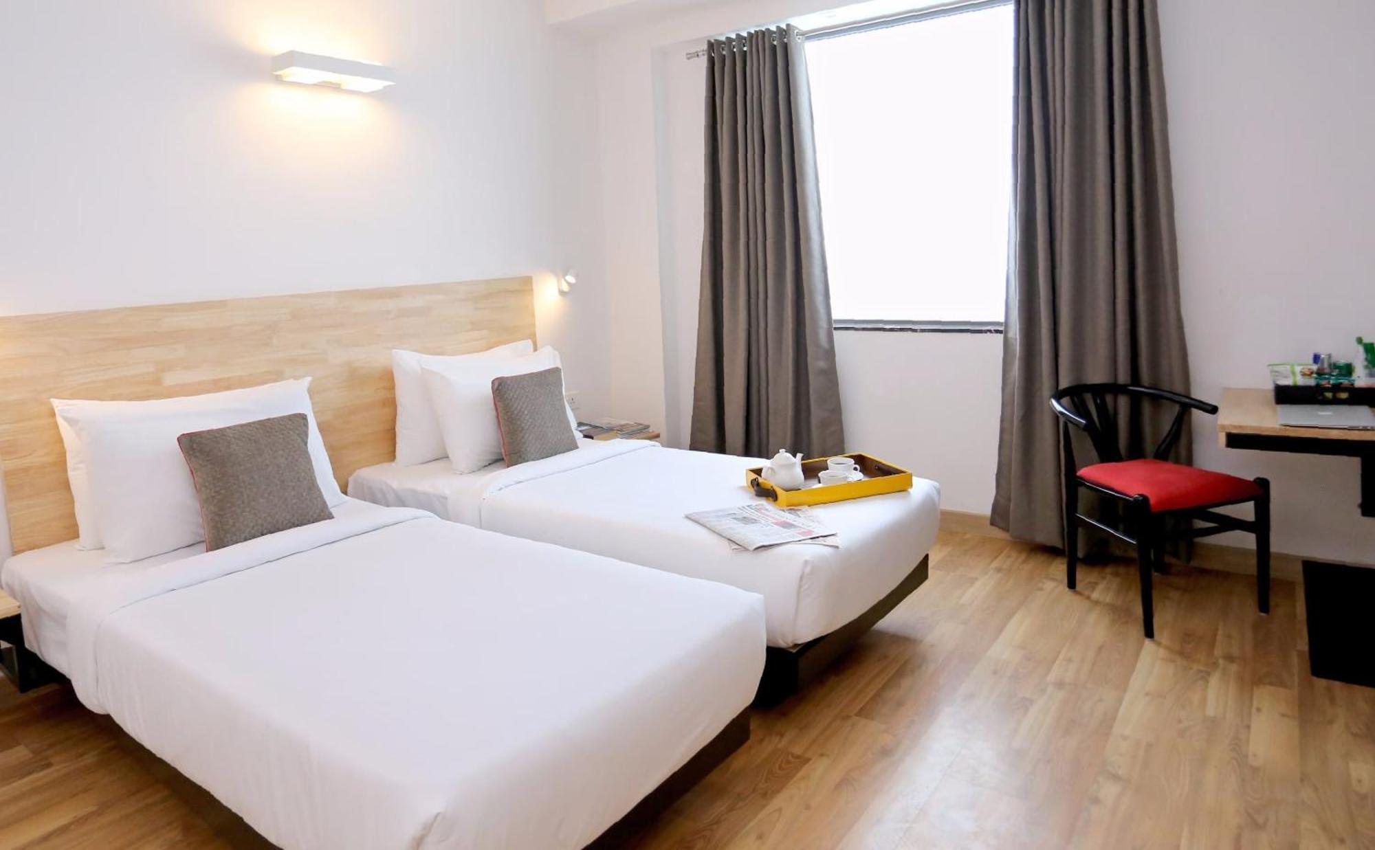 Oyo Townhouse 012 Kaushambi Metro Ghaziabad Hotel Luaran gambar