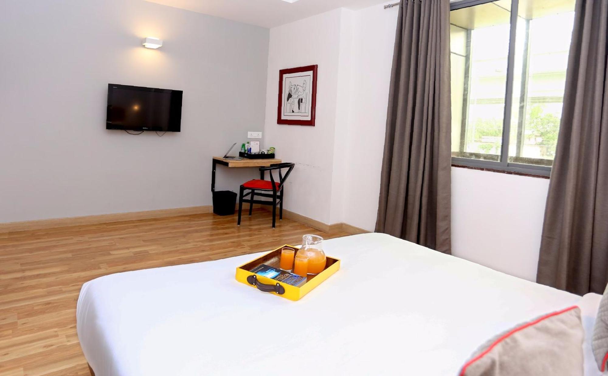 Oyo Townhouse 012 Kaushambi Metro Ghaziabad Hotel Luaran gambar